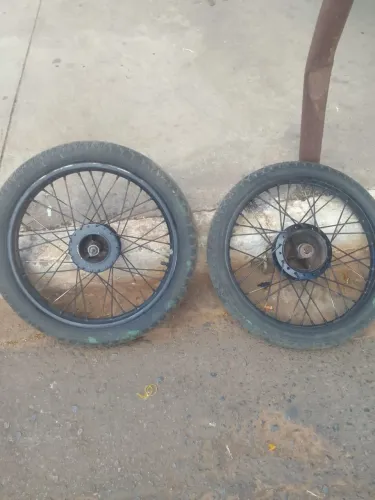 Vendo par de pneus