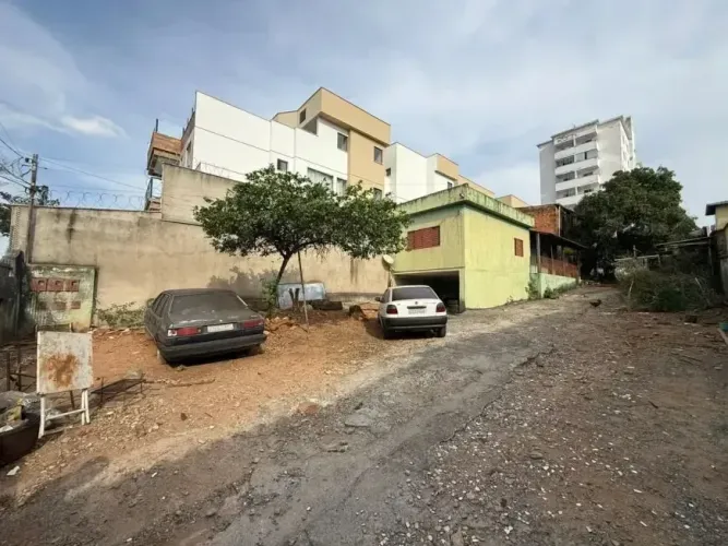 Terreno com 600m² (12x50)