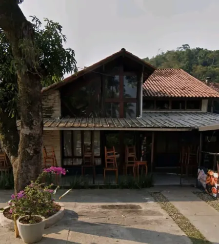Restaurante completo pronto para funcionar no Centro de Penedo/RJ