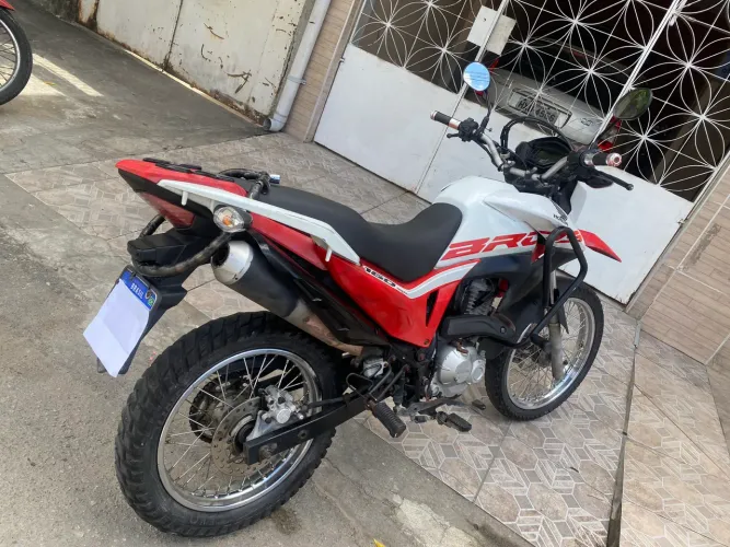HONDA BROS ESDD 2019 troco por carro