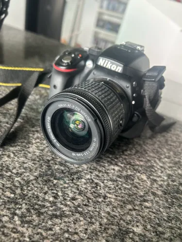 Câmera Nikon D5300 + Lente