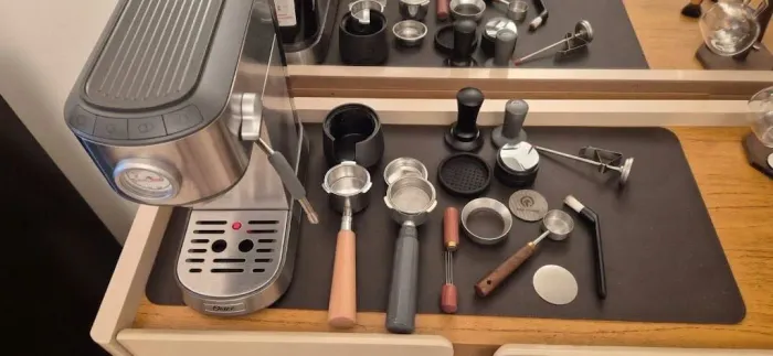 KIT Máquina de café espresso Oster Compacta Perfect Brew ( 6 meses de uso)