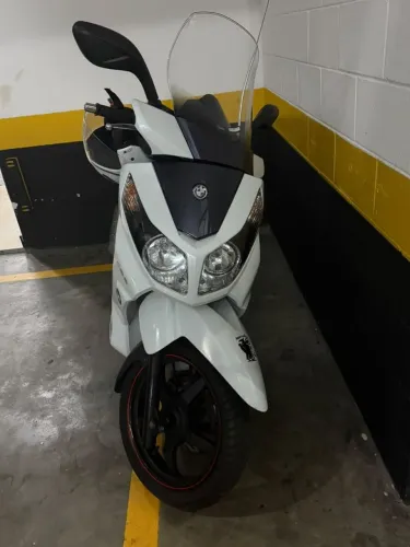 Moto semi nova impecável nada para fazer 