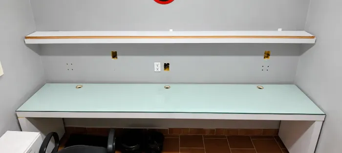 Tampo de Vidro 10mm para Bancada 2,75 x 0,53m com Passa-Cabos