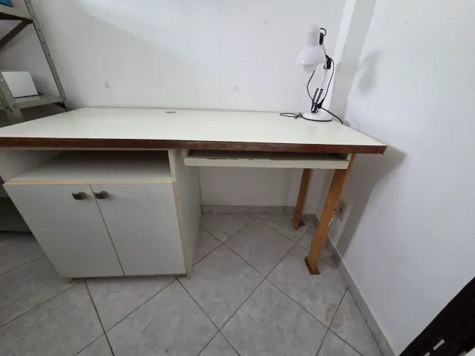 Escrivaninha para embutir