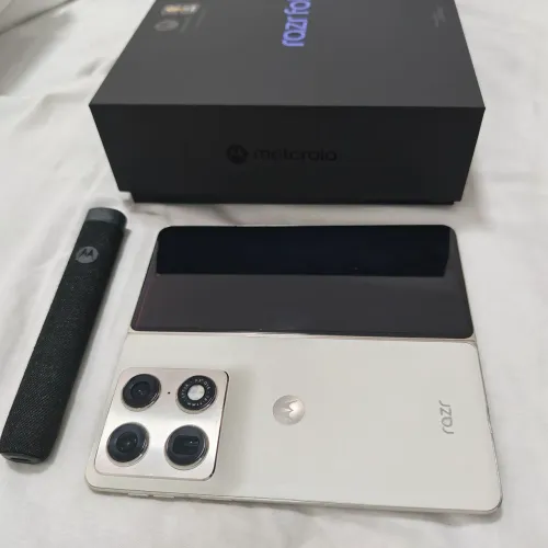 Motorola Razr Fold 5G Branco - 1TB / 32GB RAM - Completo na Caixa + Moto Pen