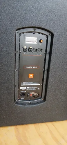 Caixa de som JBL Max 18