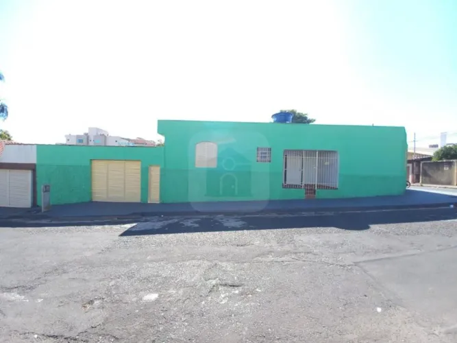 Casa para locação no bairro Saraiva