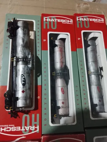 Lote de vagões tanque 7ALL e 3 BR Frateschi Customizados 