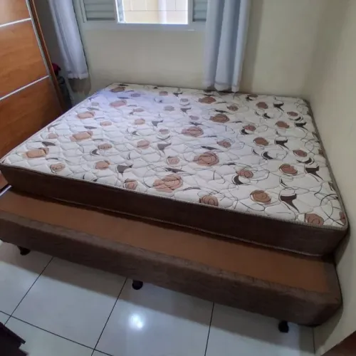 Cama de casal queen Pelmex Marrom