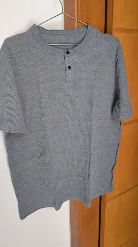 CAMISETA LISA CINZA TEXTURIZADA - G
