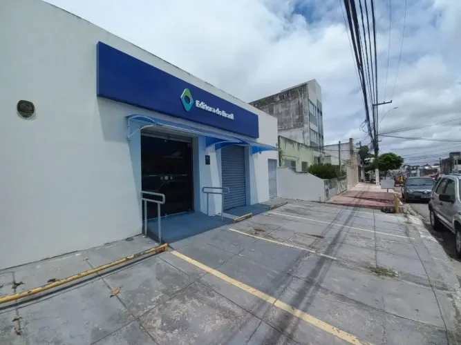 Investidores: prédio comercial completo à venda no coração do Alecrim