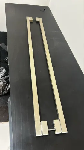 Puxador de porta em inox escovado 1,05 cm