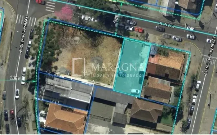 Terreno comercial ou residencial com 323.06 m², à venda no bairro Bom Retiro.