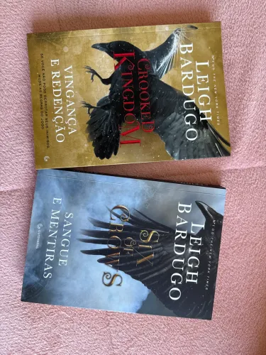 SIX OF CROWS E CROOKED KINGDOM - LEIGH BARDUGO