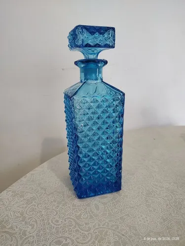 Garrafa bico de jaca na cor azul 1 litro