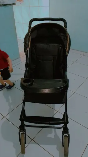 Vende-se carrinho de bebê