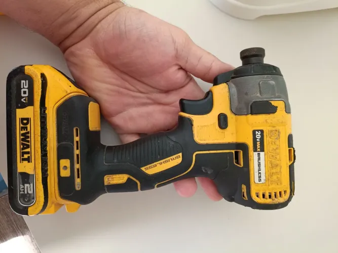 Parafusadeira de impacto 20v Dewalt