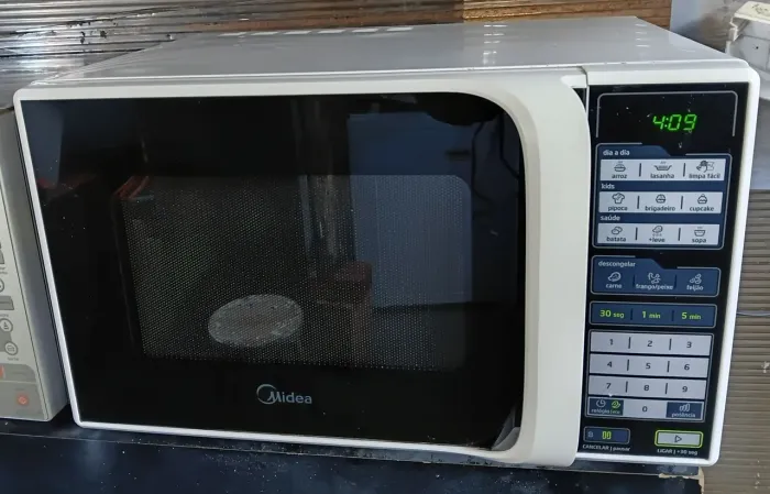 Vendo Micro-ondas Midea 31 litros
