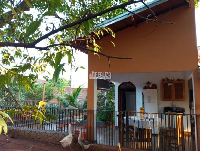 Casa à venda na Vila Elza, Aramina: 3 dormitórios e suíte!