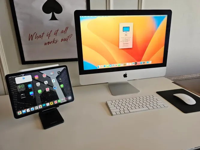 iMac 21,5 (2017) + iPad Air 4ª geração (2021) com acessórios originais