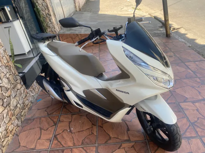 Honda PCX DLX 2019 - Impecável, Toda Revisada, Sem Detalhes, Pronta para Transferir