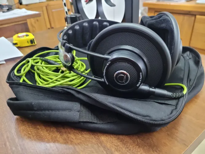 Fone AKG Q701