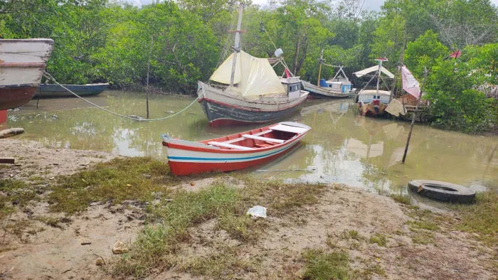 Vendo canoa pra pesca esportiva 