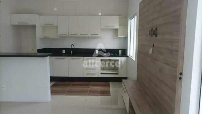 Casa à venda no bairro Estreito, a uma quadra da Beira-Mar Continental Florianópolis/SC