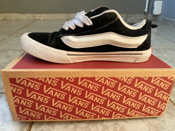 tênis vans KNU school