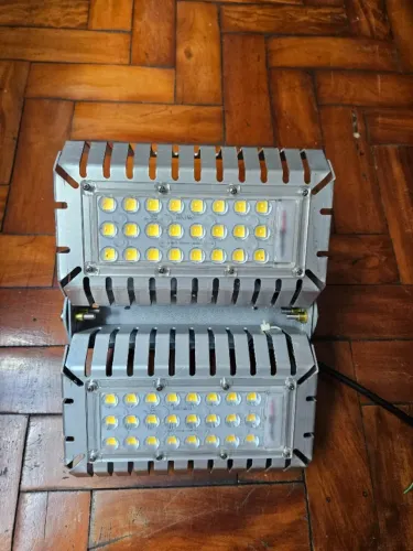 Refletor Projetor Industrial LED 143W 25.185lm 4000K 220V IP66 - Novo
