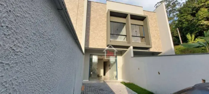 Sobrado Semi-Mobiliado, com 2 suítes para alugar, por R$ 2.200/mês - Itoupavazinha - Blume