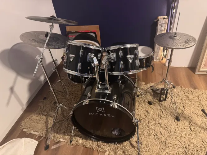 Bateria Michaels Trinity DMt222 + kit prato Zeus Mute + kit pele Evans Mute soundoff