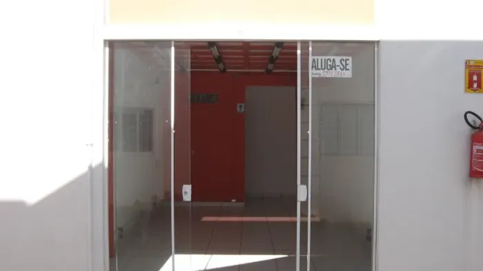 Sala com 50m2, wc interno, com ar condicionado, mezanino, início da Av São João Londrina