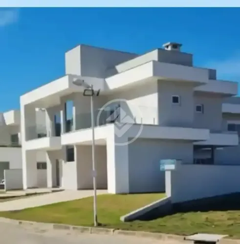 Casa de Alto Padrão no Condomínio Jardim dos Ingleses, ao lado de Jurerê Internacional