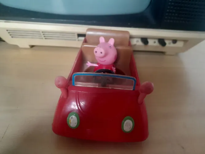 Vendo Peppa Pig com carrinho