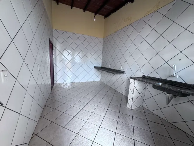 Imobiliária Lucas de França vende casa na quadra 02 do arapongas