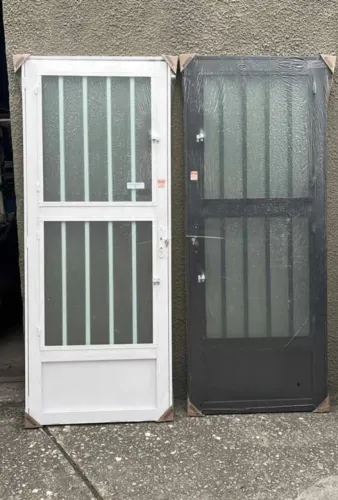 porta em aço galvonizado completa Tijolinho/Quadradinha /Palito