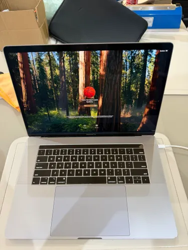 MacBook Pro 15? 2019 | Intel Core i9 | 32 GB RAM | SSD 1 TB | Radeon Pro Vega 20 4 GB