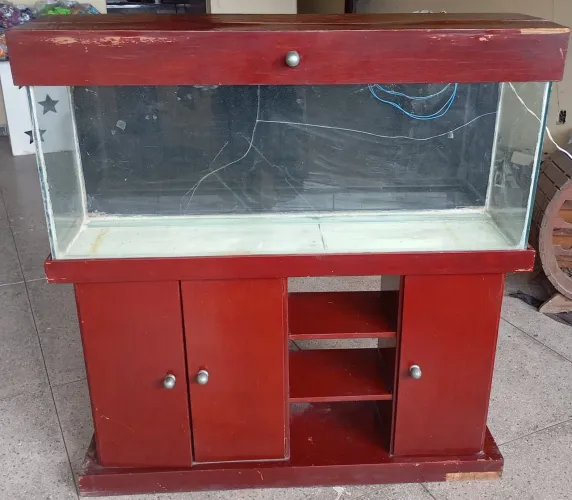 Aquário decorativo com armário