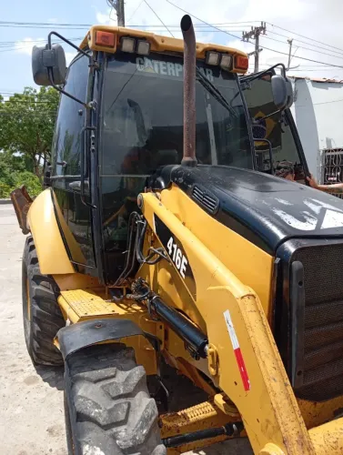 Vende-se Caterpillar 416E ano 2014, Retro Escavadeira robusta e versátil, ideal para obras