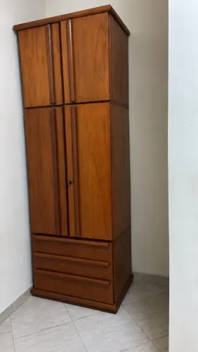 Armário de madeira maciça antigo - 4 portas + 3 gavetas