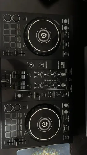 DDJ 400