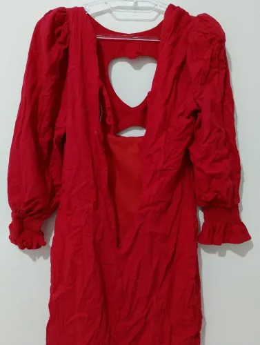 Vestido rojo manga larga con espalda corazón<br>