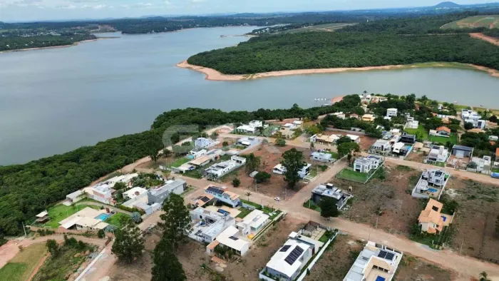 Terreno à Venda no Condomínio Estância das Águas em Carmo do Cajuru MG.