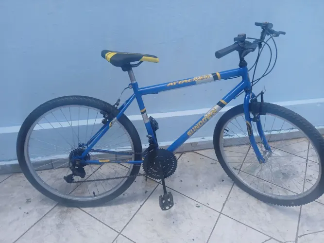 Bicicleta aro 26, pneus traseiro novo,  câmeras novas e banco novo, tudo ok, revisada