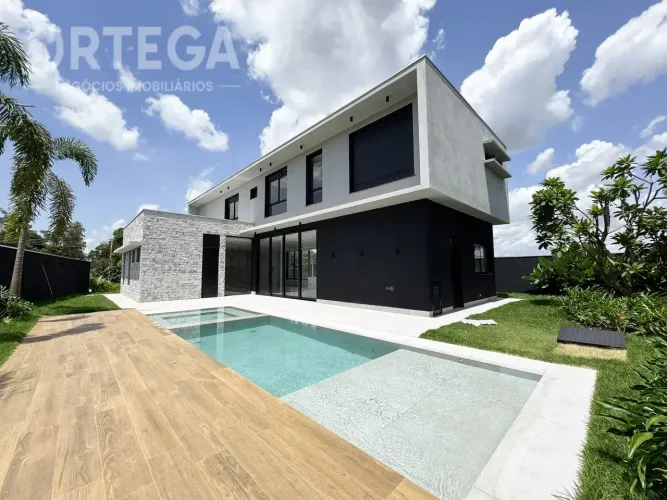 Casa a venda em condomínio em Maringá PR.