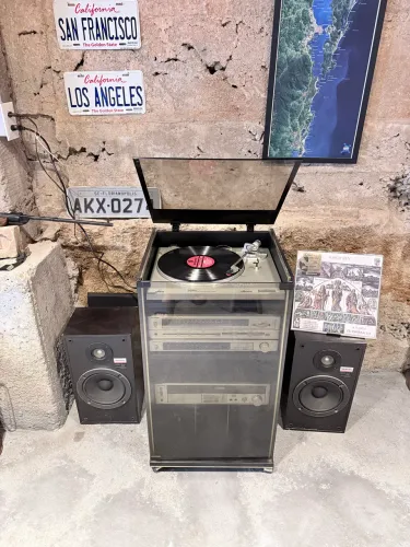Toca disco Technics com caixas e Móvel Technics 