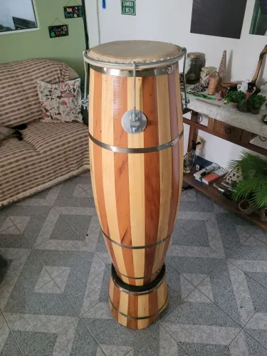 Vende-se atabaque novinho, poucos dias de uso.
