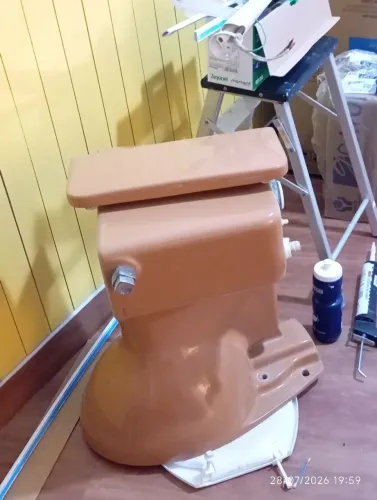 Vaso com caixa acoplada e lavatório